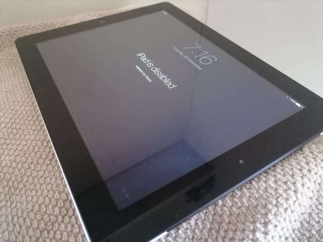 Apple iPad A1430 10 INCH,WIFI AND 4G*LIQUIDATION ITEM, SOLD AS IS**