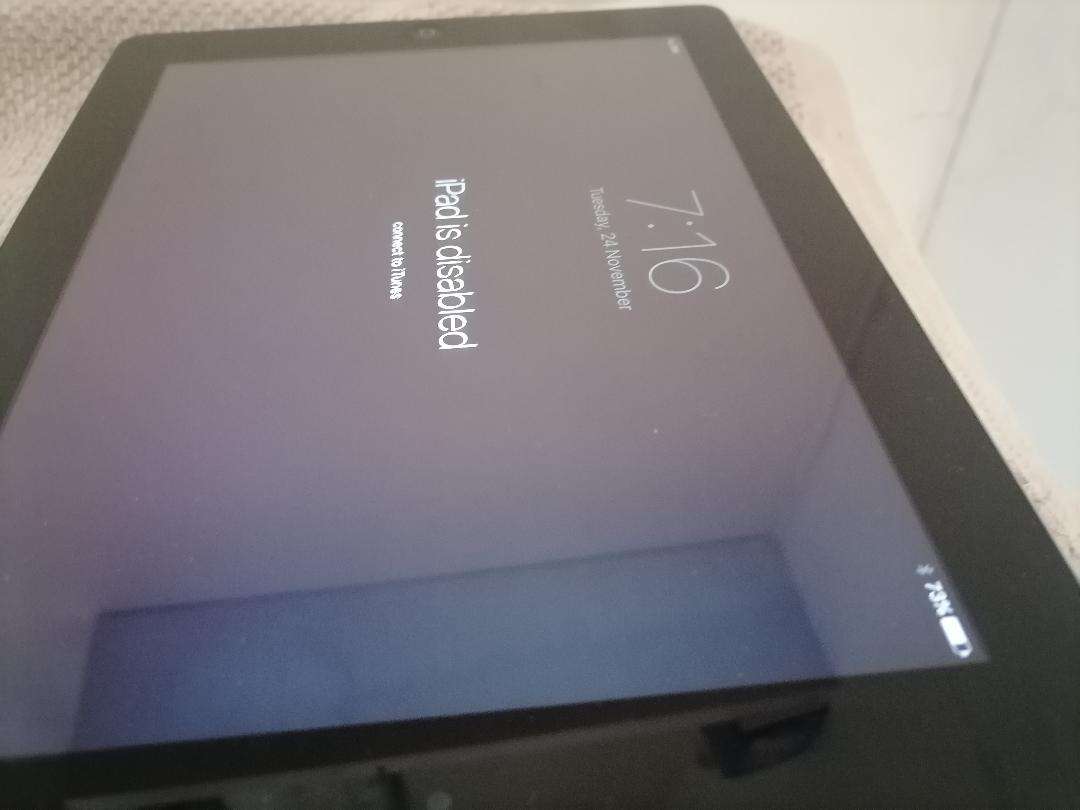 Apple iPad A1430 10 INCH,WIFI AND 4G*LIQUIDATION ITEM, SOLD AS IS**