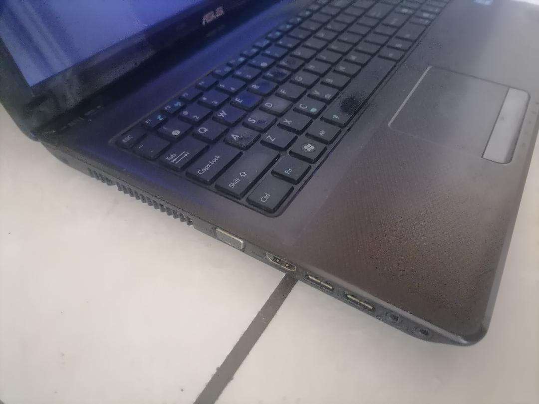 YEAR END CLEARANCE SALE*ASUS K52F I3 LAPTOP*4GB RAM, 1TB HDD*POWERS ON AND OFF*SOLD AS IS*