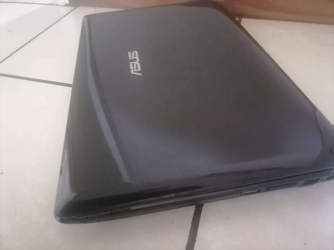 YEAR END CLEARANCE SALE*ASUS K52F I3 LAPTOP*4GB RAM, 1TB HDD*POWERS ON AND OFF*SOLD AS IS*