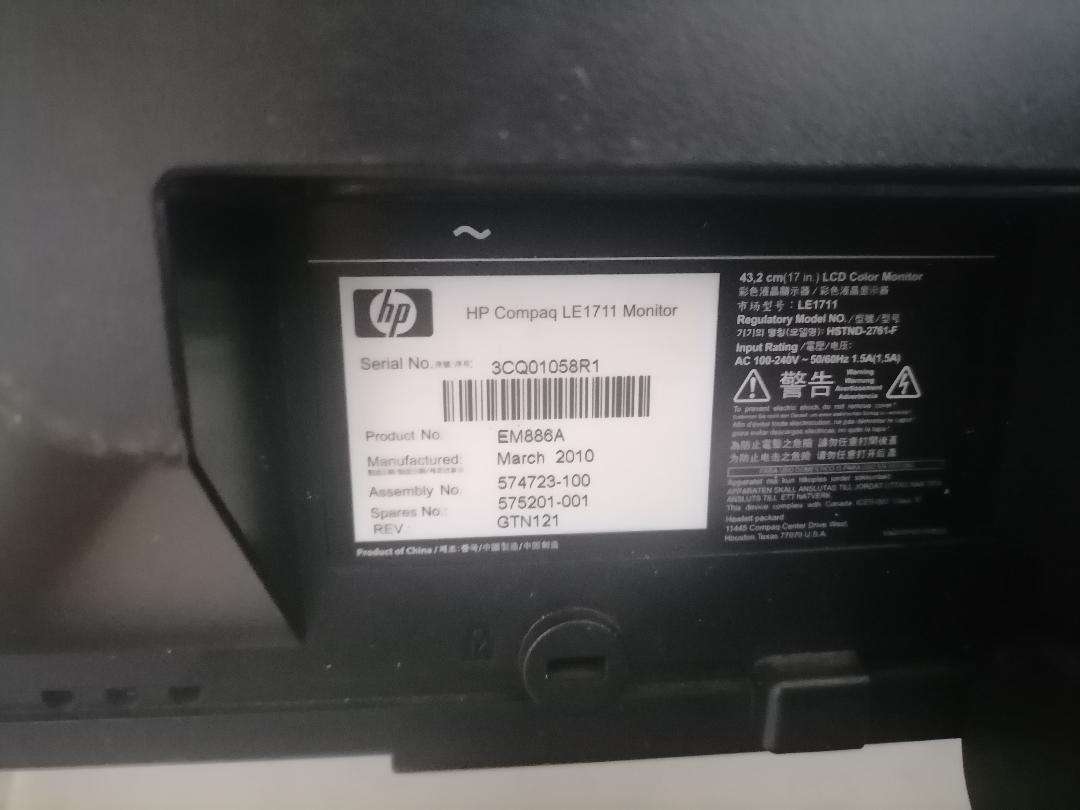 Lot of 3 x working PC screens, one bid for the lot of 3