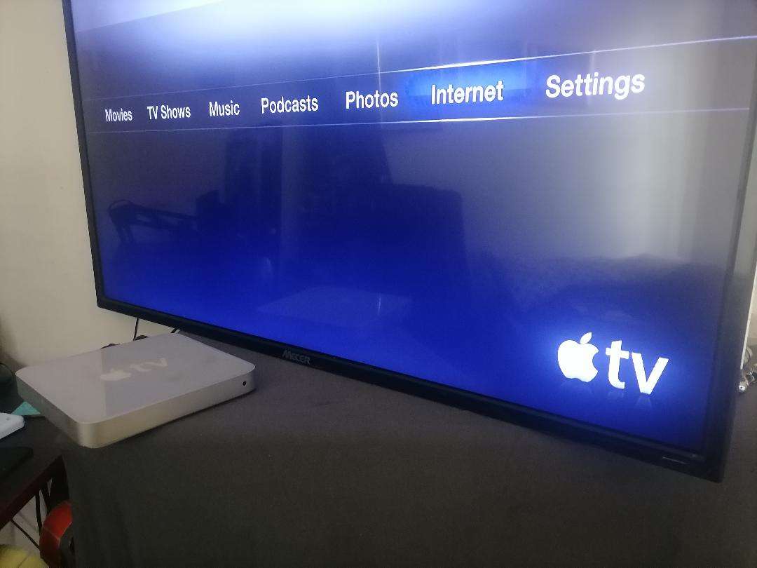 Apple A1218 TV Streaming Box with Remote and Cables in Box