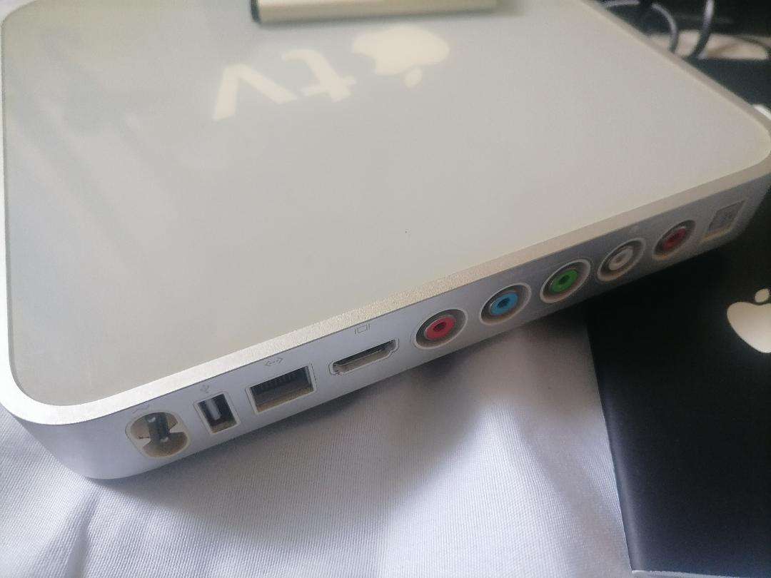 Apple A1218 TV Streaming Box with Remote and Cables in Box