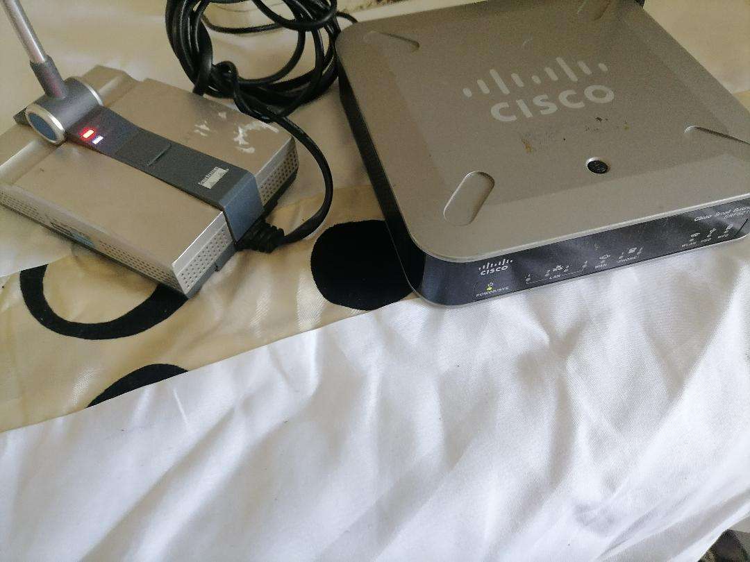 Cisco Small Business Pro SRP521W SRP500 Wireless Network Router+Cisco linksys range extender*