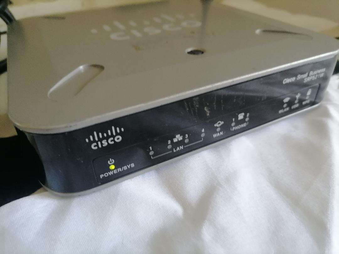 Cisco Small Business Pro SRP521W SRP500 Wireless Network Router+Cisco linksys range extender*