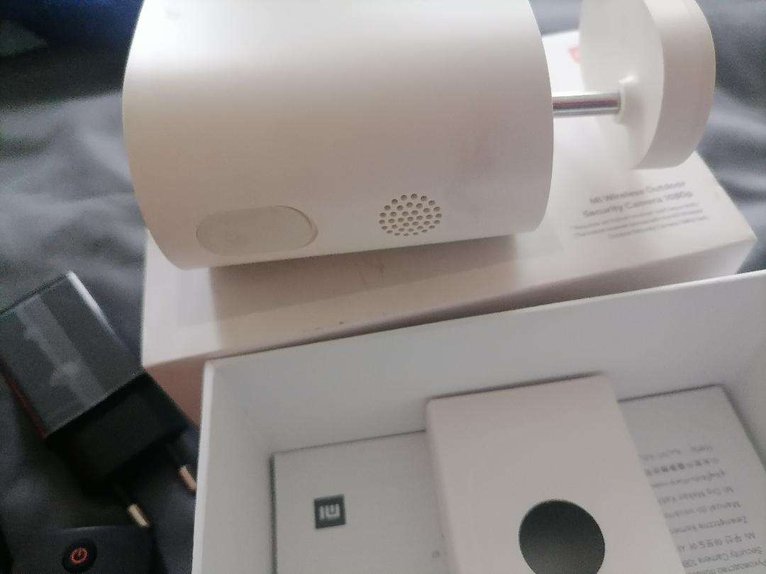 Defective Xiaomi 4K Mi TV Stick+Xiaomi outdoor wireless camera*one bid for both