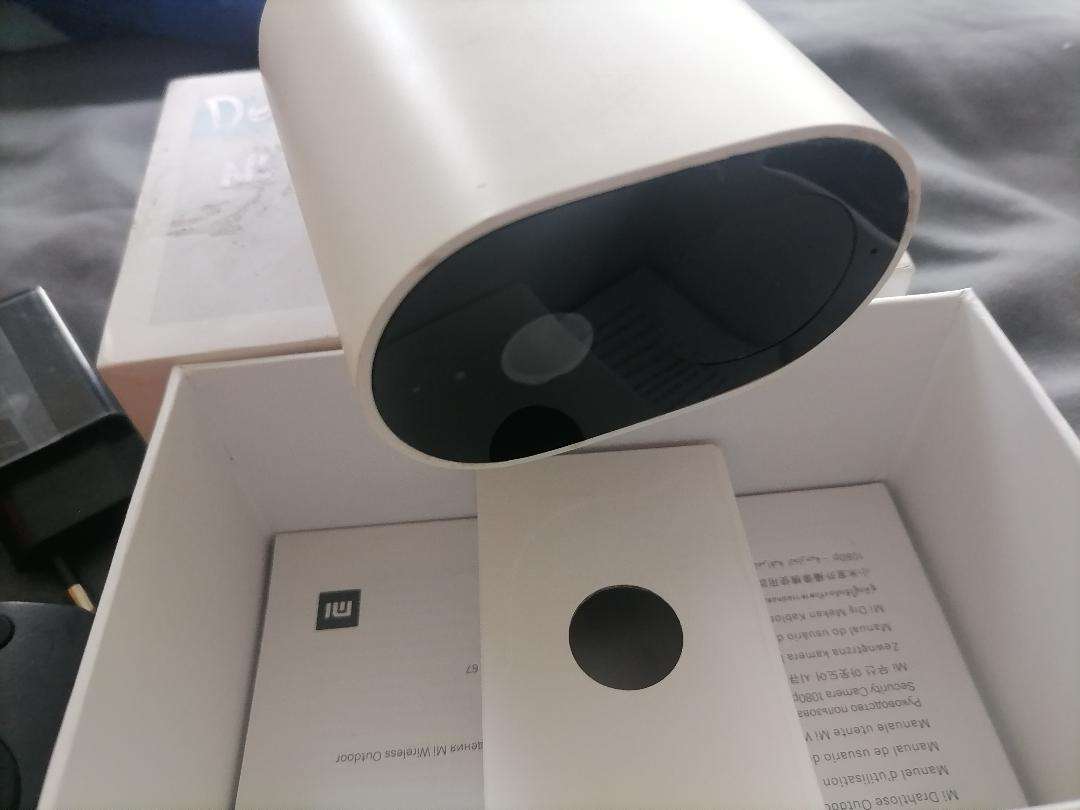 Defective Xiaomi 4K Mi TV Stick+Xiaomi outdoor wireless camera*one bid for both