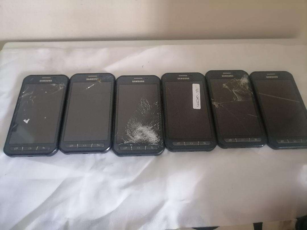 LOT OF 6 X SAMSUNG XCOVER 3 SMART PHONE*SOLD AS IS*ONE BID FOR THE LOT