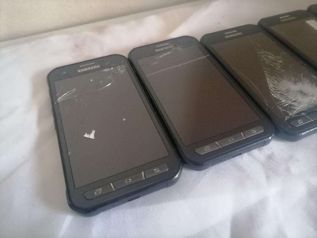 LOT OF 6 X SAMSUNG XCOVER 3 SMART PHONE*SOLD AS IS*ONE BID FOR THE LOT