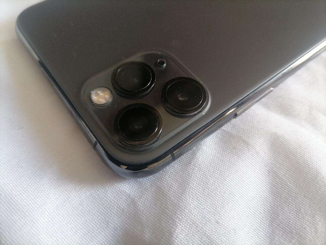 APPLE IPHONE 11 PRO MAX WITH BOX,POWER CORD*TOUCH SCREEN NOT WORKING*SOLD AS IS*