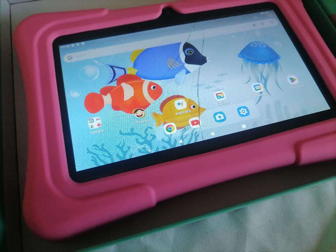 Pritom K7 PRO Android 2 GB RAM. in box with charger  and pouch. screen cracked