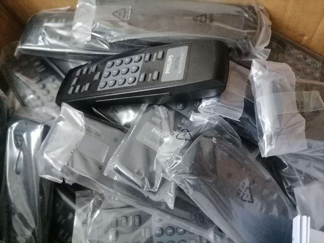 Bulk lot of electronics*one bid for the lot*