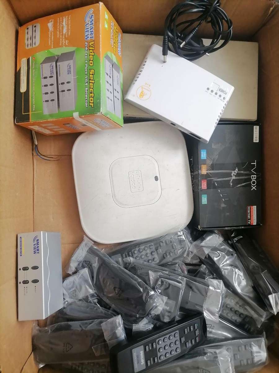 Bulk lot of electronics*one bid for the lot*