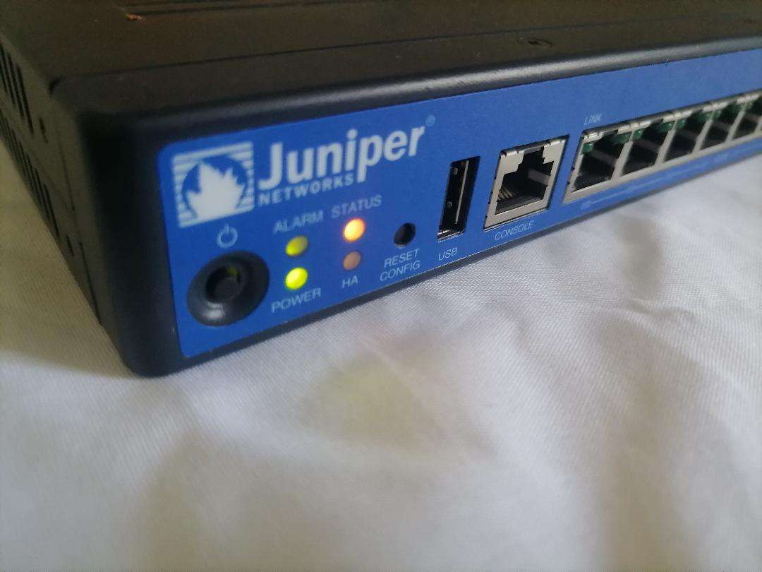 Juniper Networks SRX100 Services Gateway