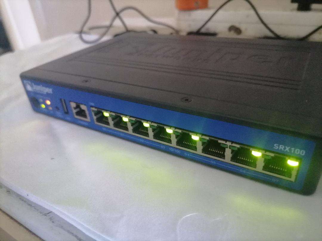 Juniper Networks SRX100 Services Gateway
