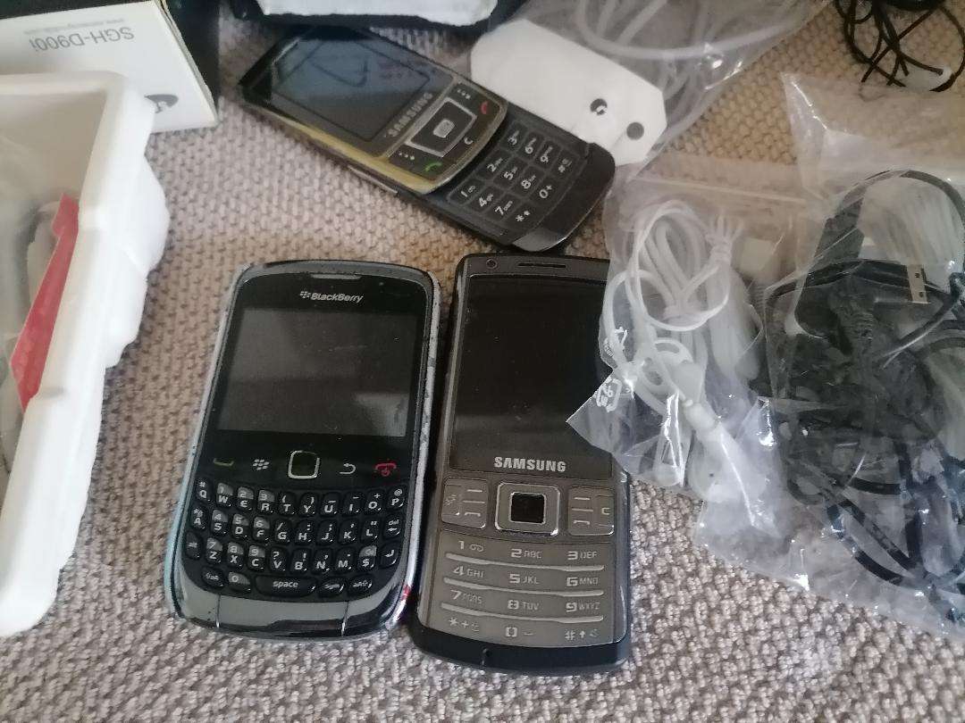 LOT OF UNTESTED CELLPHONES,CABLES,HEADSETS ETC*ONE BID FOR THE LOT
