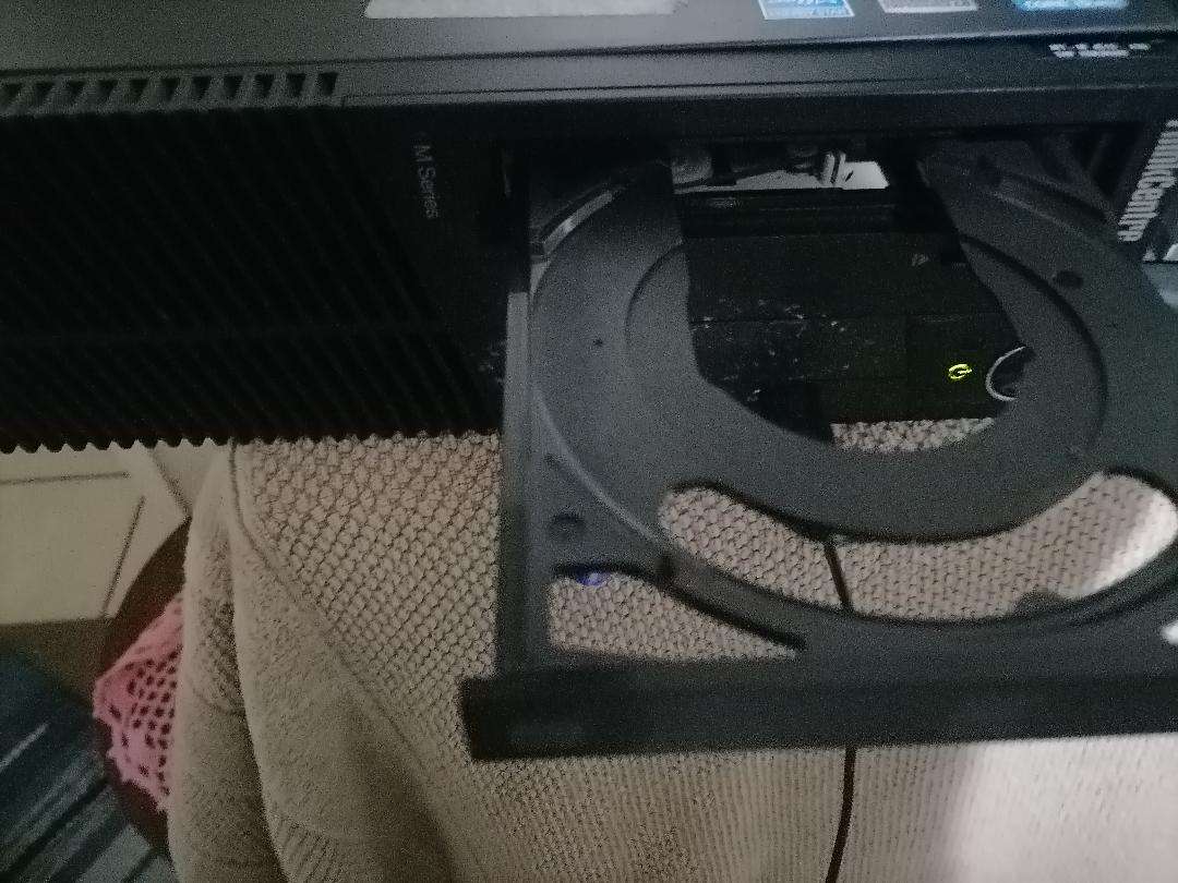 i5 LENOVO M SERIES MIDI PC DESKTOP*500GB HDD,4GB RAM*POWERS ON AND OFF*SOLD AS IS