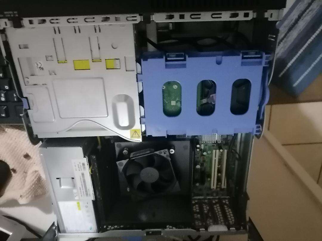 i5 LENOVO M SERIES MIDI PC DESKTOP*500GB HDD,4GB RAM*POWERS ON AND OFF*SOLD AS IS