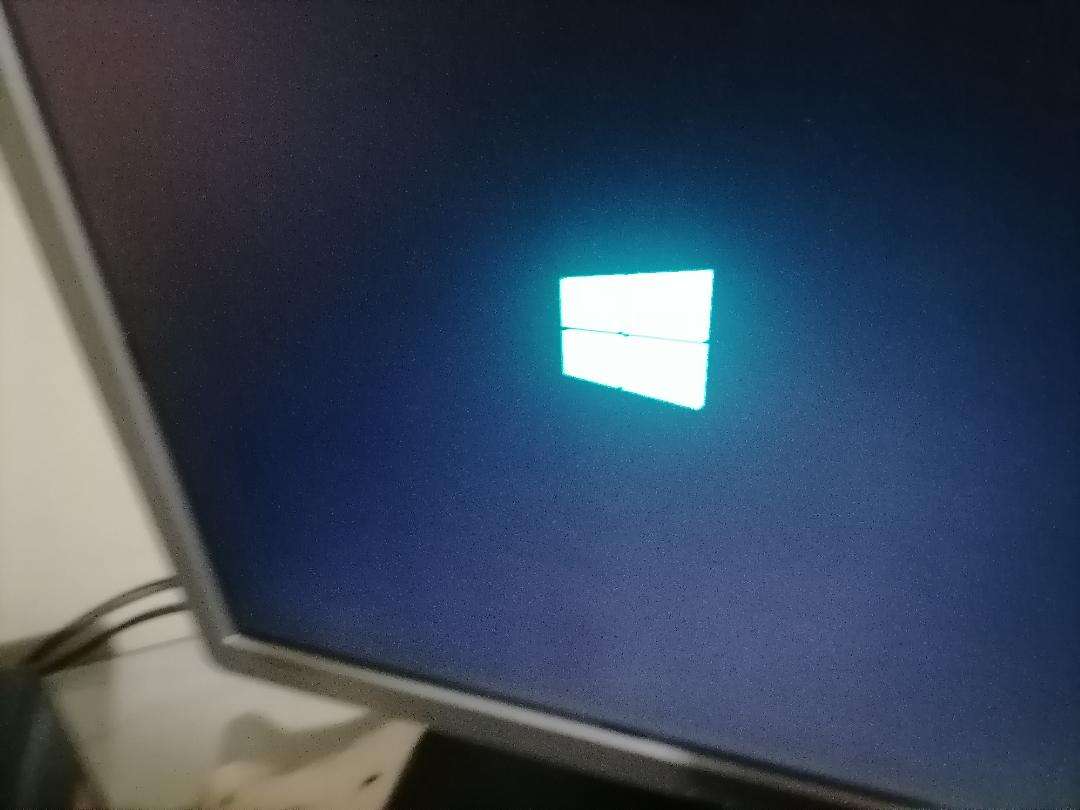 i5 LENOVO M SERIES MIDI PC DESKTOP*500GB HDD,4GB RAM*POWERS ON AND OFF*SOLD AS IS