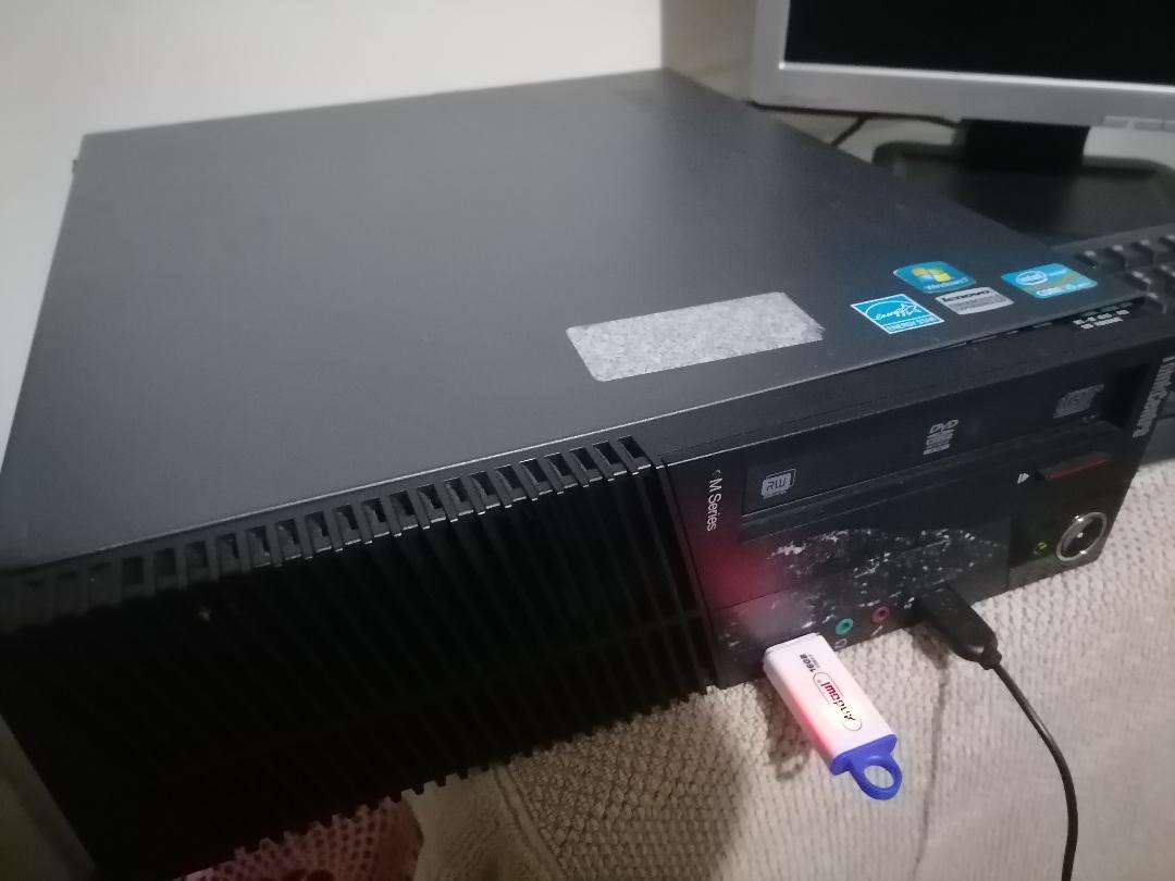 i5 LENOVO M SERIES MIDI PC DESKTOP*500GB HDD,4GB RAM*POWERS ON AND OFF*SOLD AS IS