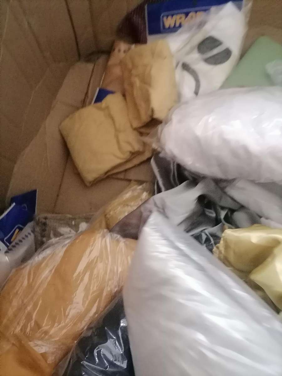 Bulk Lot of pillow cases, bed frills etc*one bid for the lot*