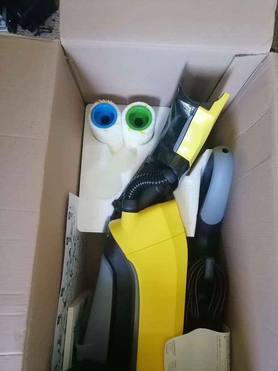 New Karcher Hard floor cleaner/Vacuum and Mop Upright 460 W FC5 in box with accessories