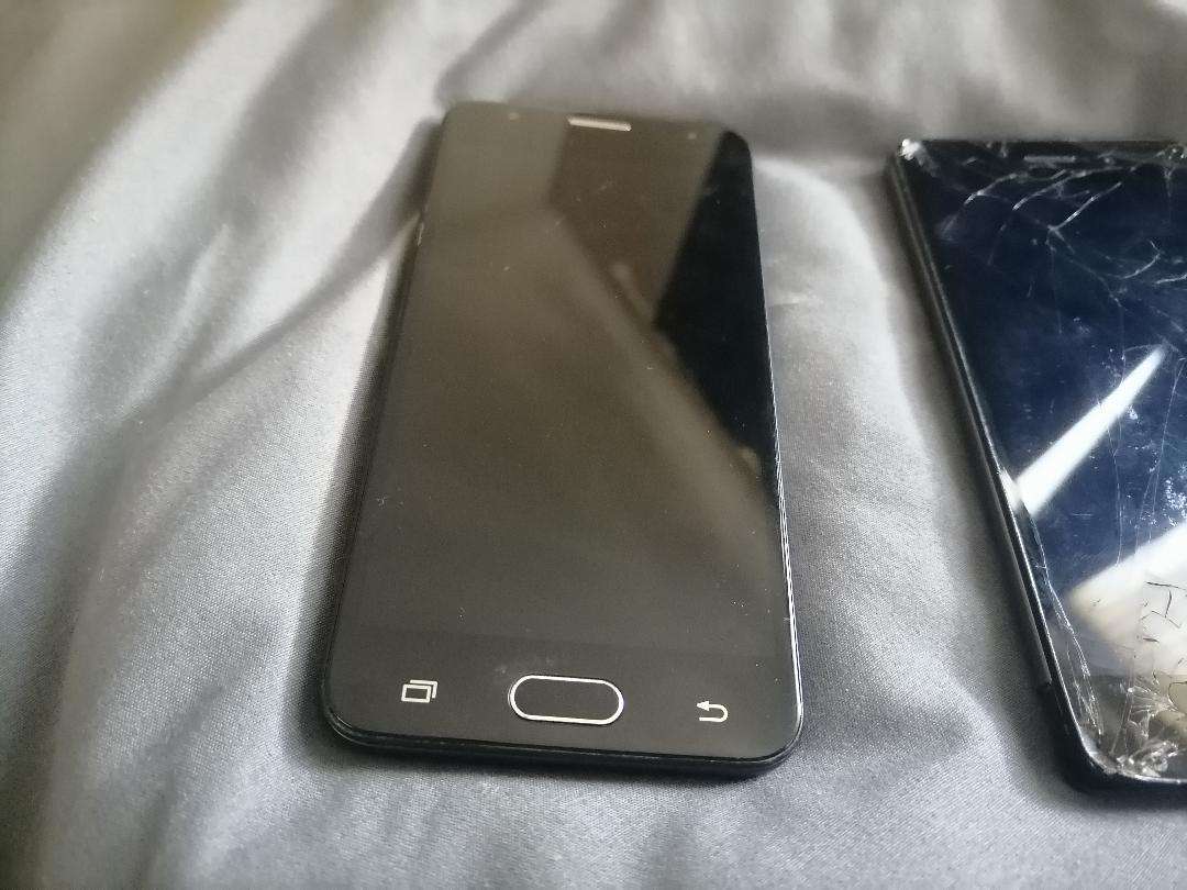 Lot of 3 x Defective Cellphones*one bid for the lot*untested*