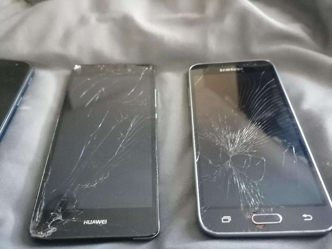Lot of 3 x Defective Cellphones*one bid for the lot*untested*