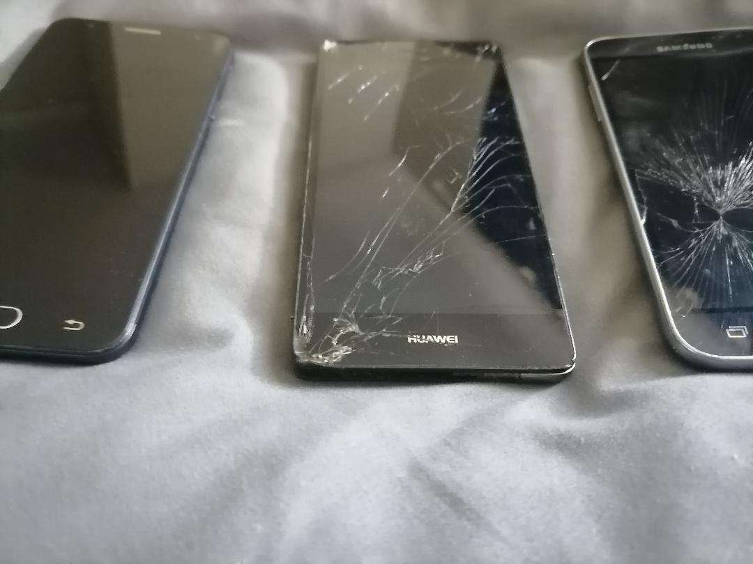 Lot of 3 x Defective Cellphones*one bid for the lot*untested*