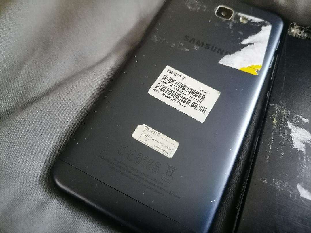 Lot of 3 x Defective Cellphones*one bid for the lot*untested*