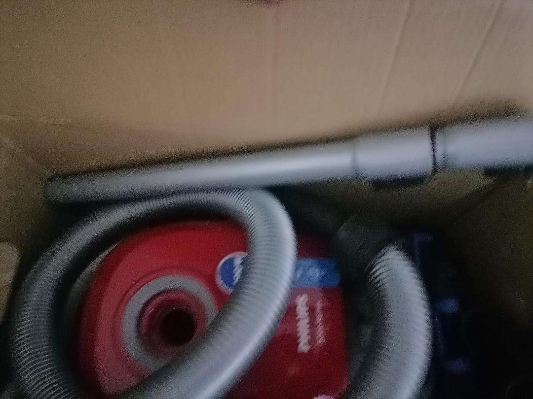 Philips Series 3000 Bagged Cylinder Vacuum Cleaner in box