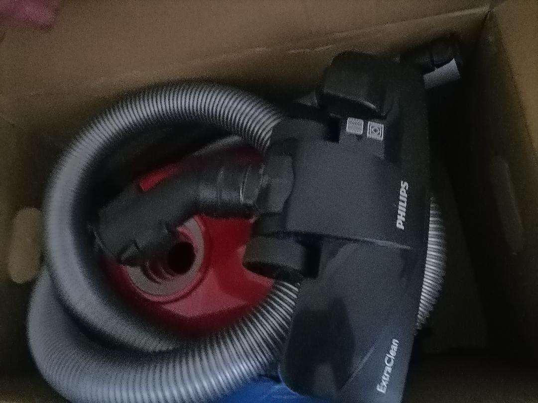 Philips Series 3000 Bagged Cylinder Vacuum Cleaner in box