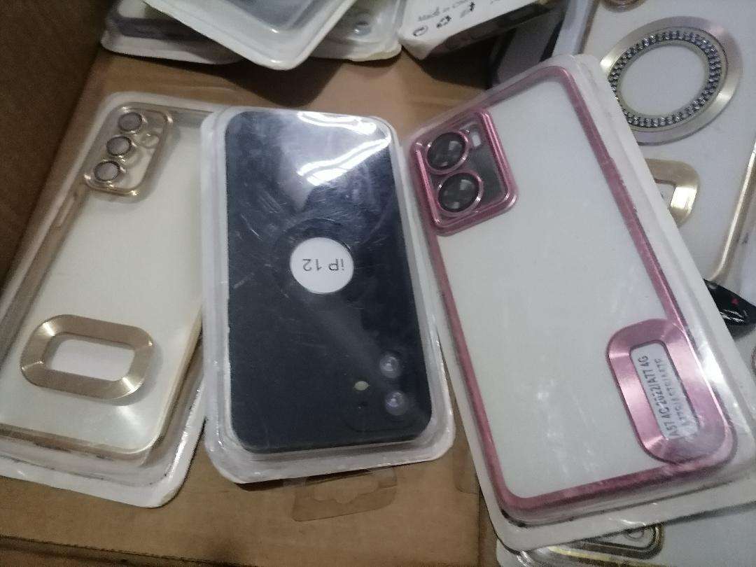 LOT OF +-40 NEW CELLPHONE COVERS