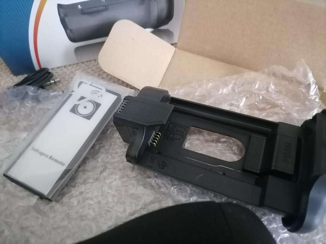 LOT OF 2 X NEW Nikon MB-D15 Multi Power Battery Pack remote