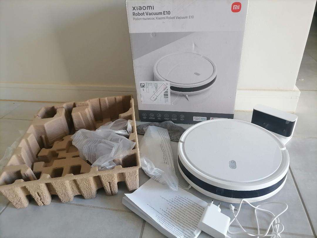 Defective Xiaomi E10 Smart Robot Vac/Mop, Charging Station in Box
