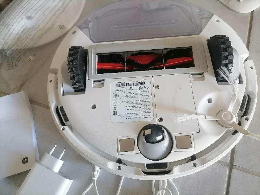 Defective Xiaomi E10 Smart Robot Vac/Mop, Charging Station in Box