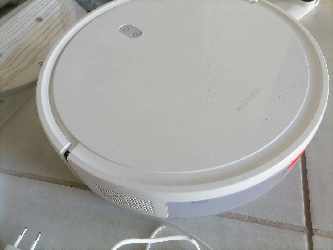 Defective Xiaomi E10 Smart Robot Vac/Mop, Charging Station in Box