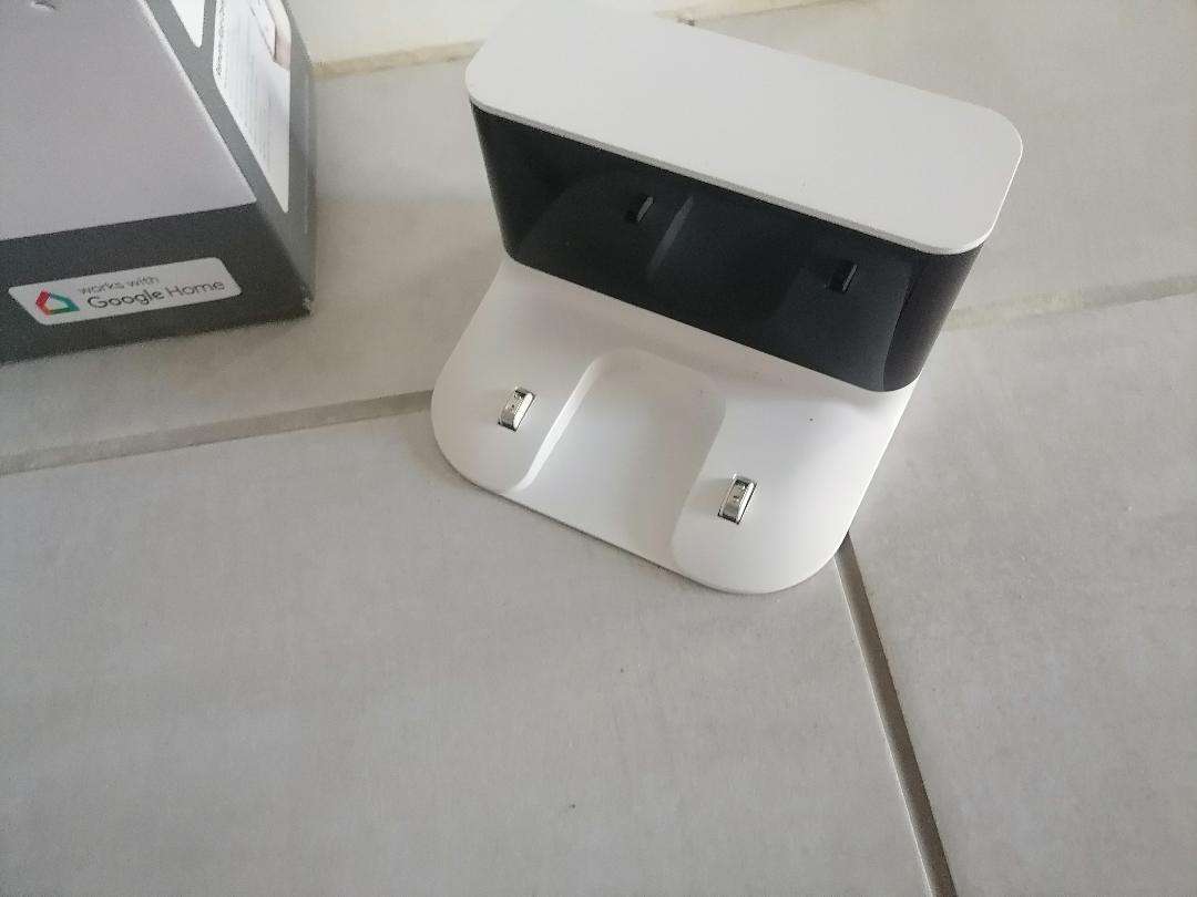 Defective Xiaomi E10 Smart Robot Vac/Mop, Charging Station in Box
