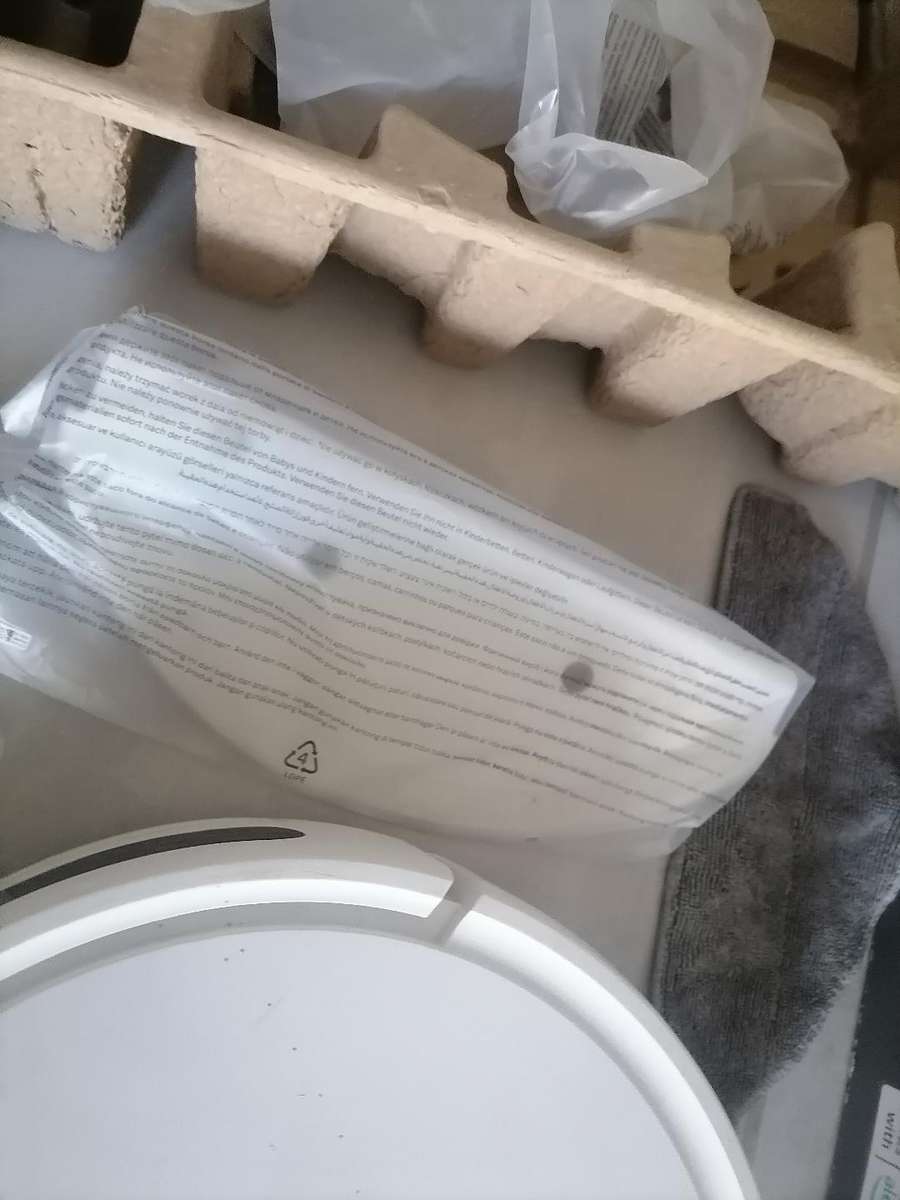 Defective Xiaomi E10 Smart Robot Vac/Mop, Charging Station in Box