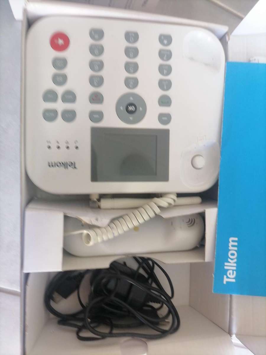 LOT OF 2 x 3G SIM CARD PHONES*ONE BID FOR BOTH*