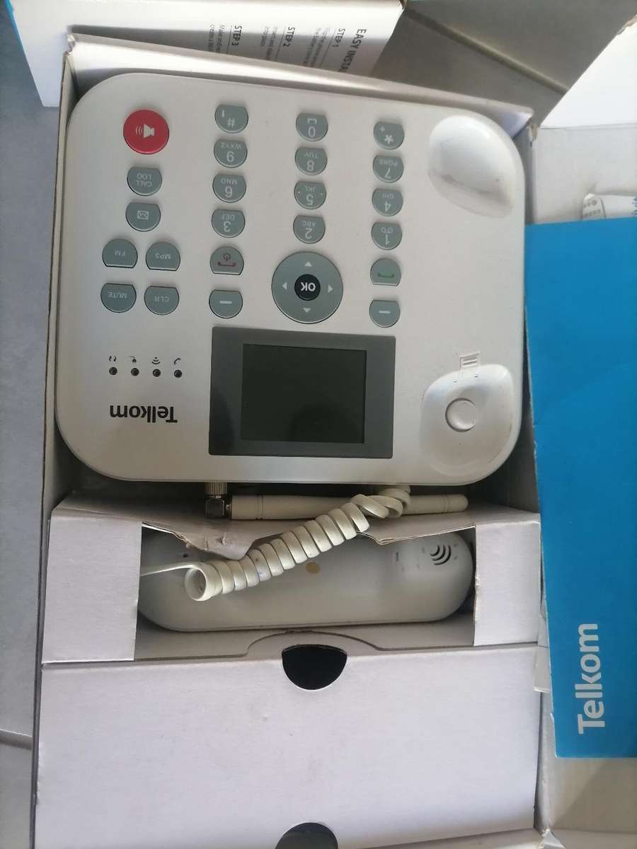 LOT OF 2 x 3G SIM CARD PHONES*ONE BID FOR BOTH*