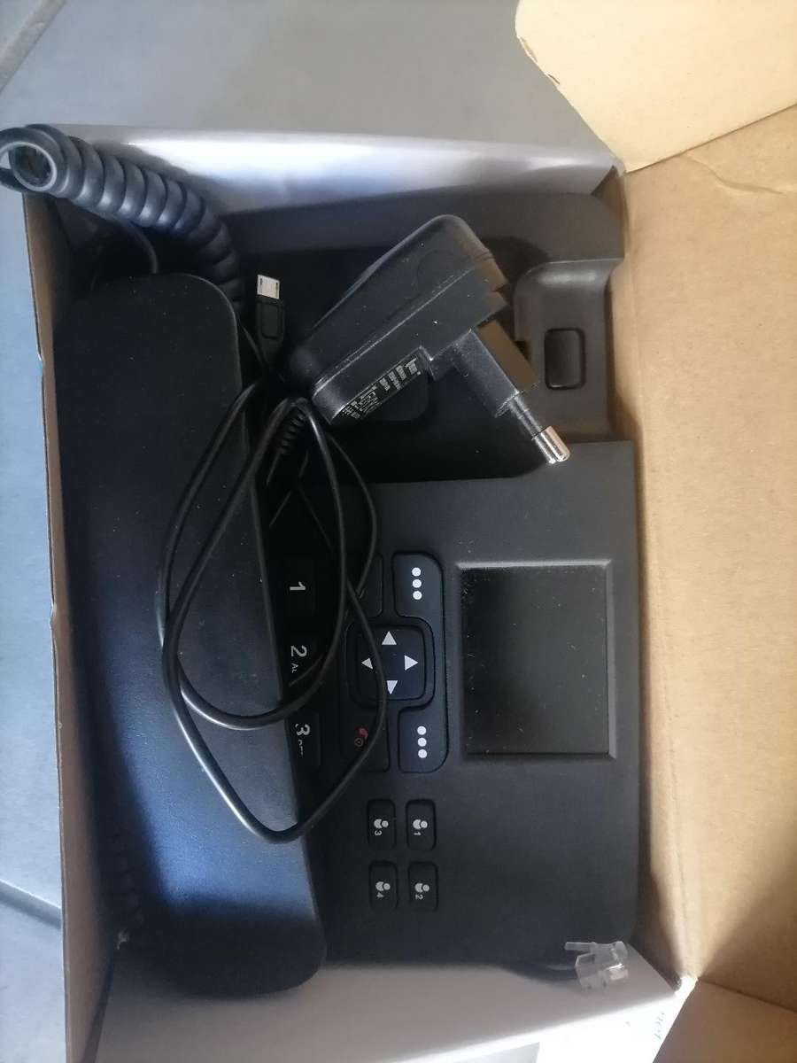 LOT OF 2 x 3G SIM CARD PHONES*ONE BID FOR BOTH*