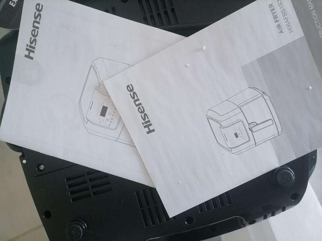 *DEFECTIVE HISENSE  AIR FRYER IN BOX(POWERS ON AND OFF)