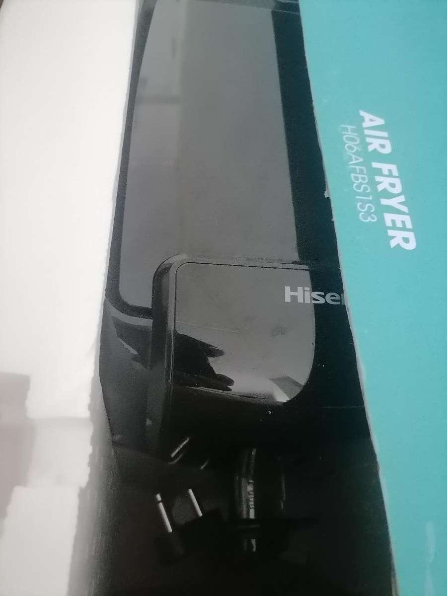 *DEFECTIVE HISENSE  AIR FRYER IN BOX(POWERS ON AND OFF)