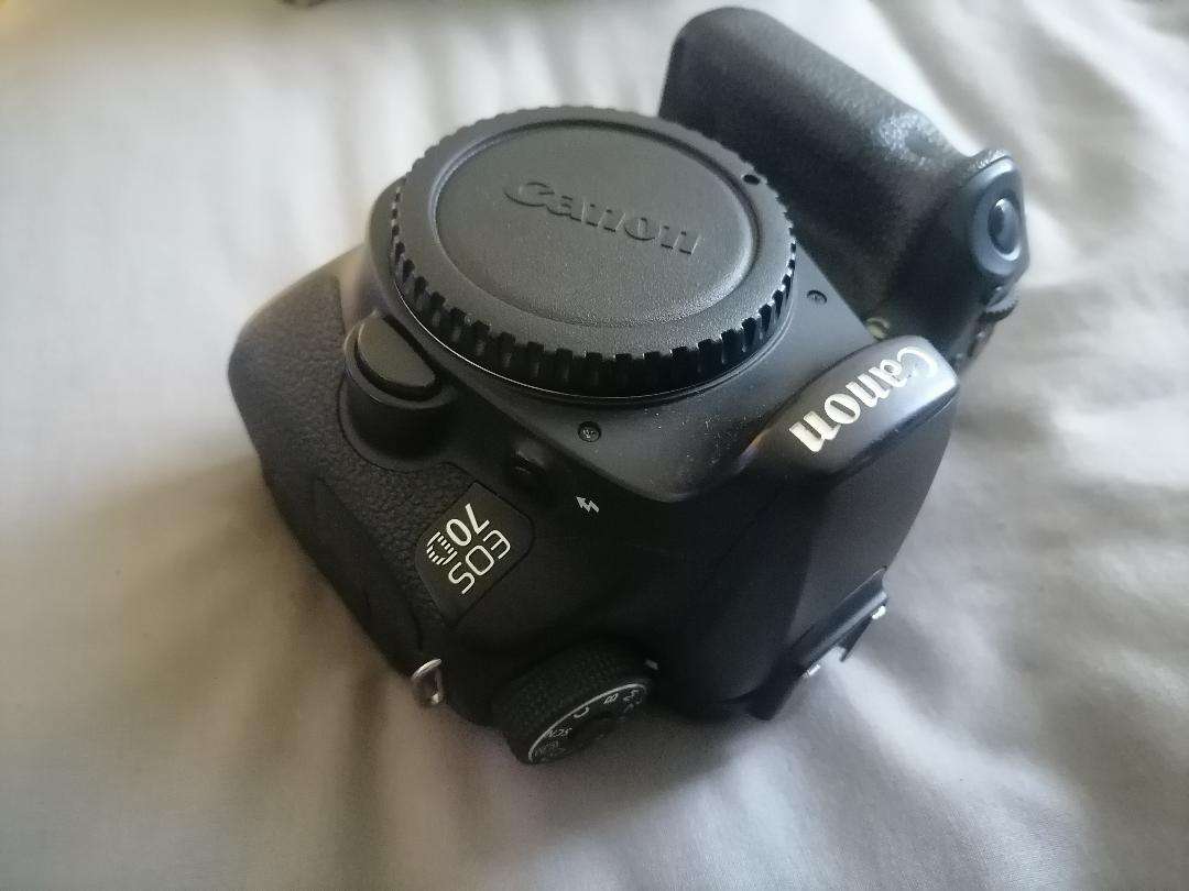 CANON EOS D70 CAMERA*LOOKS NEW*NO BATTERY*NOT TESTED*