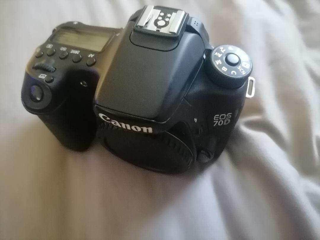 CANON EOS D70 CAMERA*LOOKS NEW*NO BATTERY*NOT TESTED*