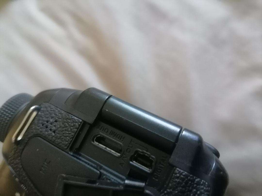 CANON EOS D70 CAMERA*LOOKS NEW*NO BATTERY*NOT TESTED*