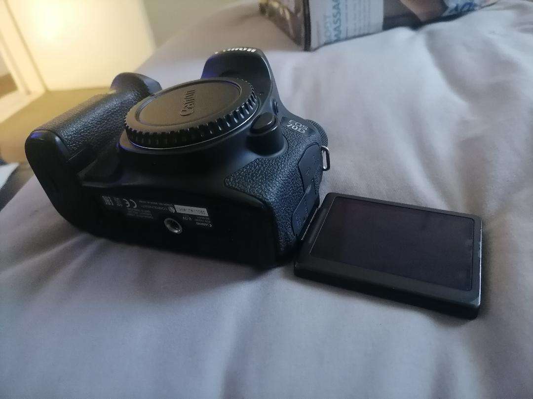 CANON EOS D70 CAMERA*LOOKS NEW*NO BATTERY*NOT TESTED*
