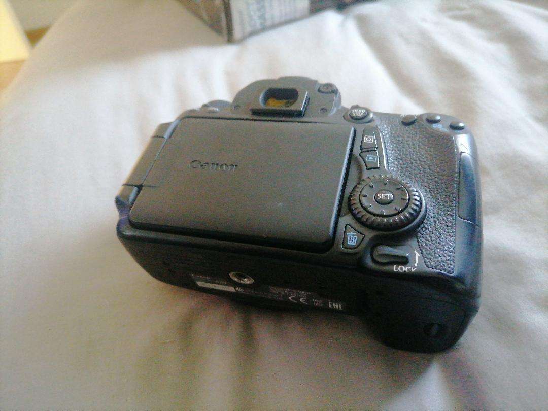 CANON EOS D70 CAMERA*LOOKS NEW*NO BATTERY*NOT TESTED*
