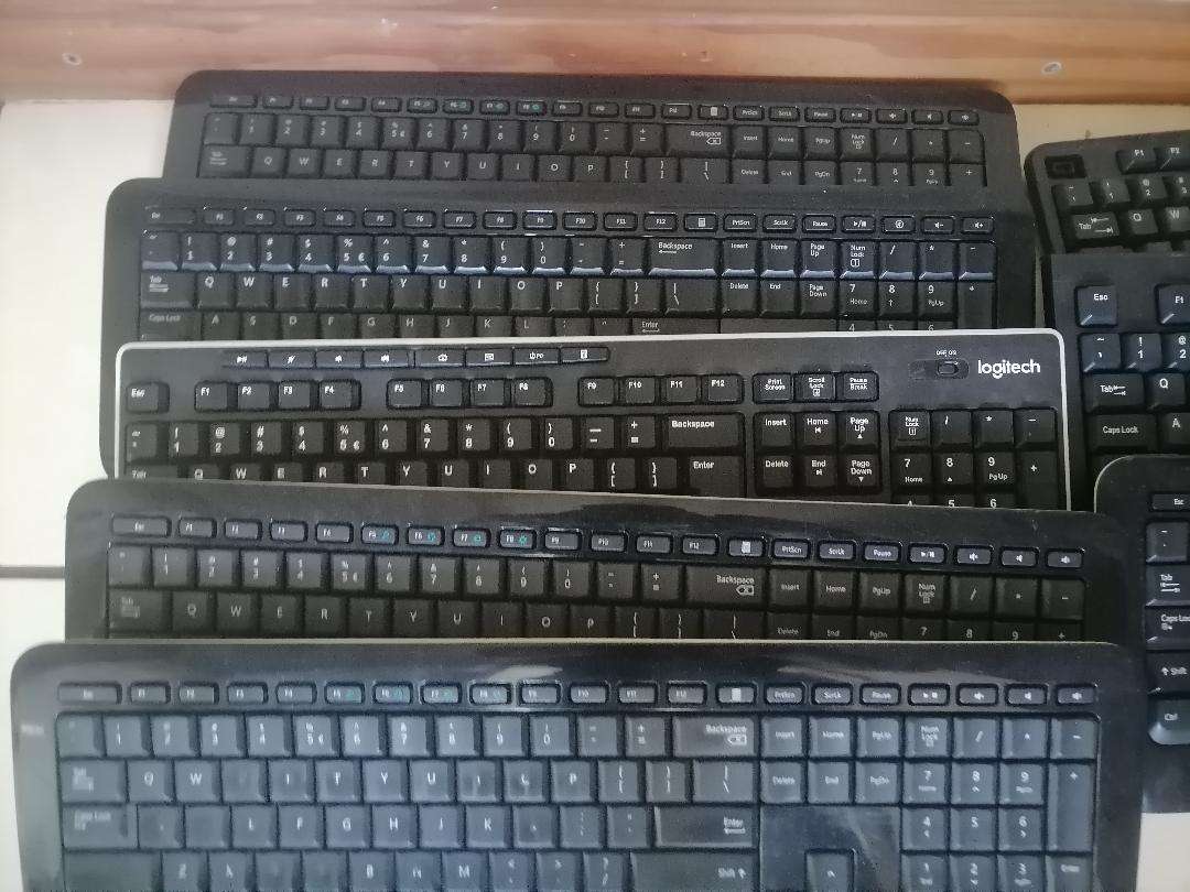 *Weekend Special*Lot keyboards from storage* one bid for lot*